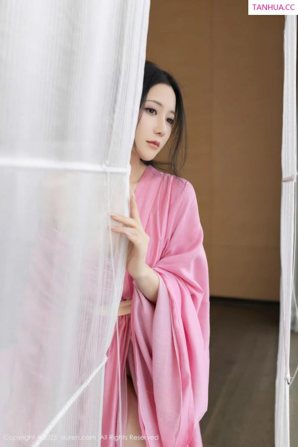 鱼子酱fish  [XiuRen]高清写真图 2025.11.28 No.11049 鱼子酱Fish 粉色月影纱第41张图片